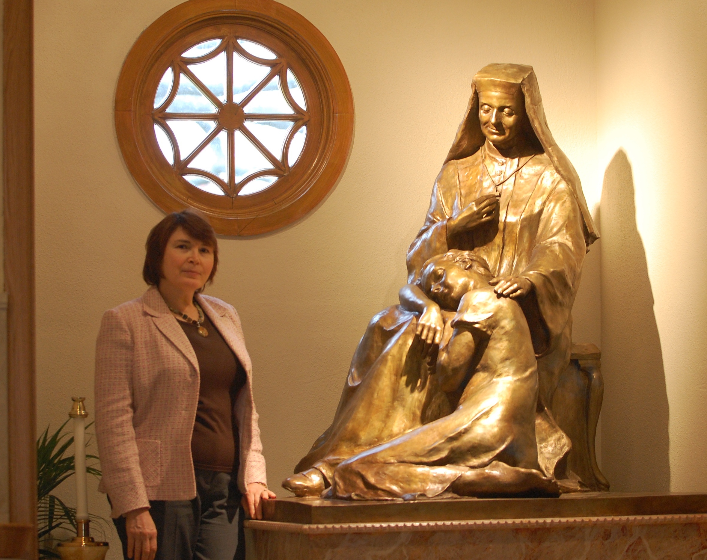 Olga Nielsen with her statue of St. Leonie Aviat